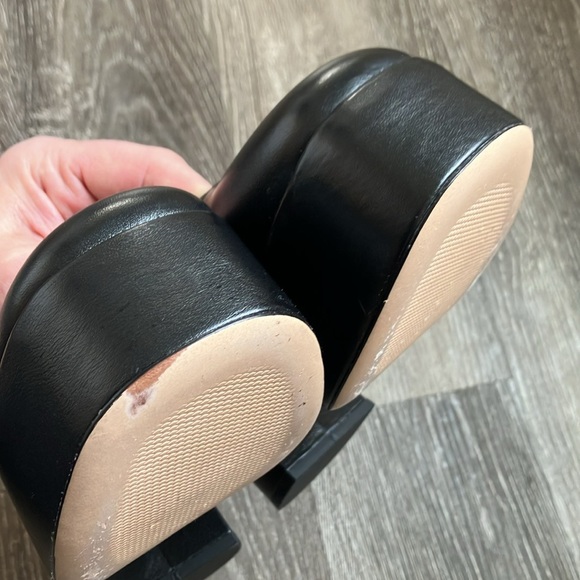 Maeve - Picture 13 of 17